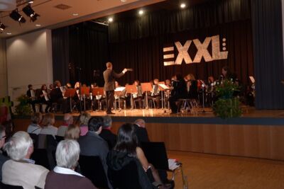 XXL-Projektorchester auf der Bühne