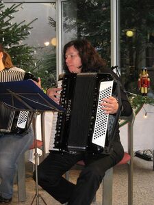 Nahaufnahme einer Spielerin der zweiten Stimme