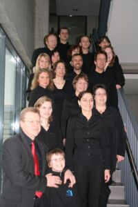 Gruppenbild, Dirigent und Orchester von accordimento auf der Treppe