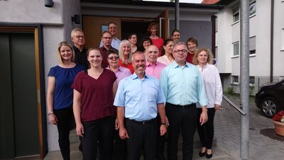 Gruppenbild von accordimento vor der Erlöserkirche in Sindelfingen